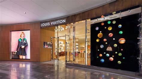 louis vuitton paramus.